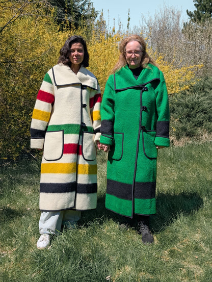 Two women wearing colorful wide lapel woolen overcoats, ideal for walks in the nature and historical events like reenactment and rendesvous in Quebec.