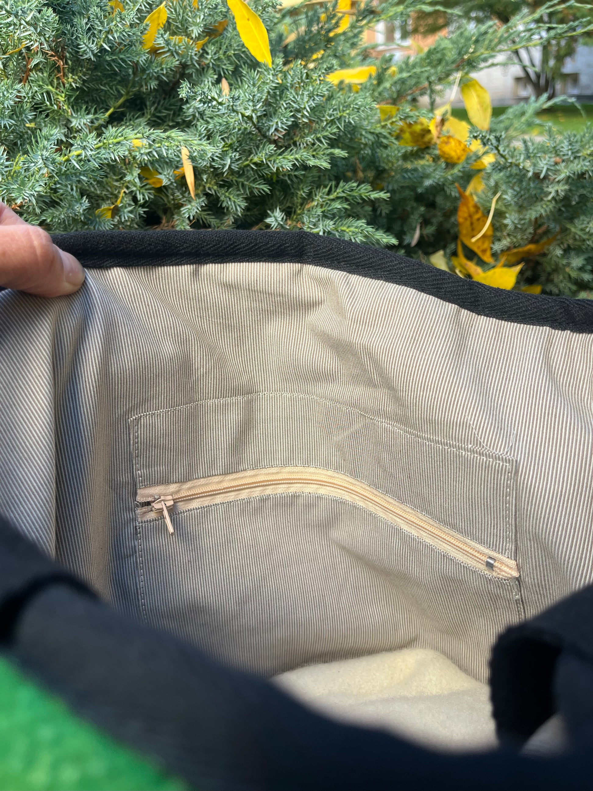 Close-up of ahandmade tote bag interior with a zipper pocket inside and a pure cotton lining of tiny stripes.